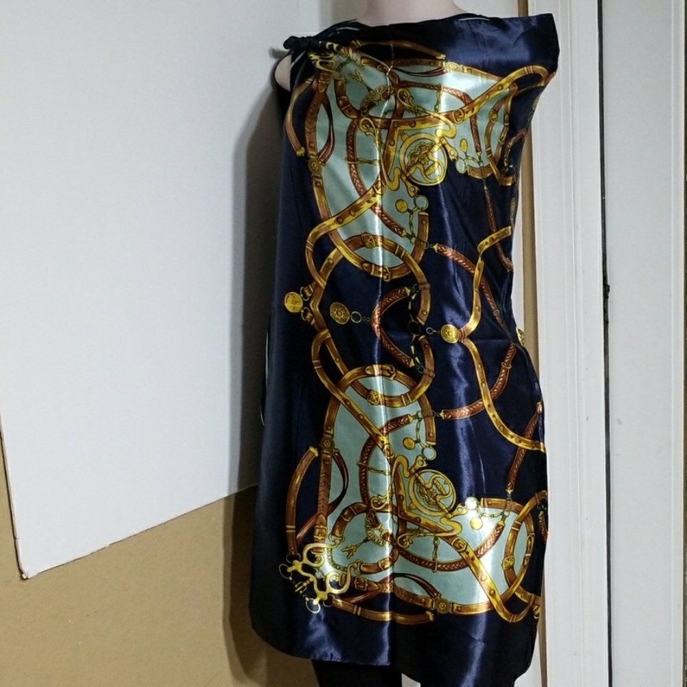 Beautiful silk Scarf - Picture 1 of 7